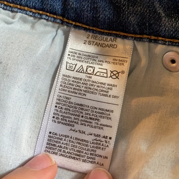 π» Old Navy Cropped Flare Distressed Jeans - Picture 7 of 7